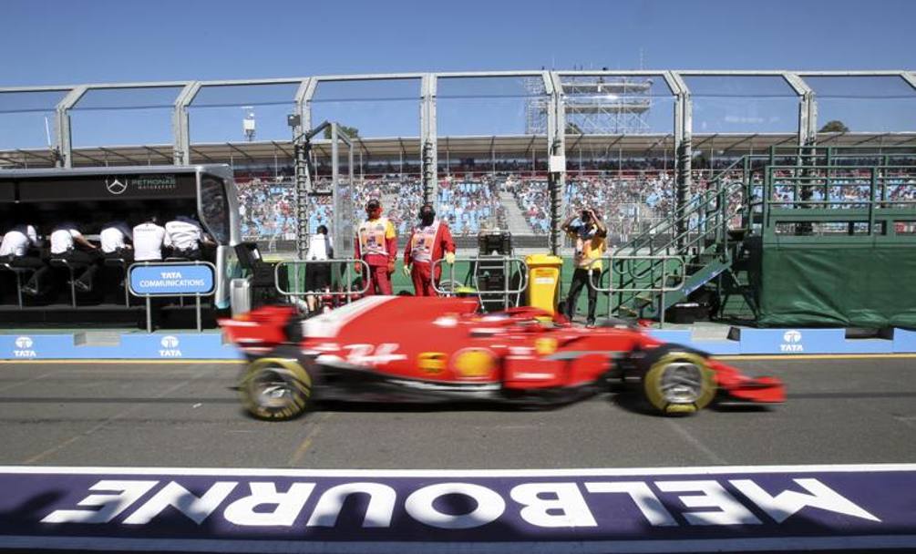 Scende in pista la Ferrari
